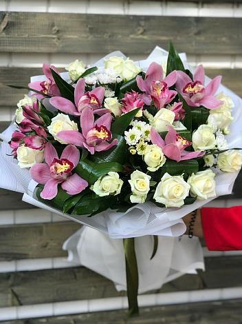 Букет цветов из: Розы и Хризантемы в Павловичи