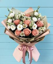 Букет цветов из:  Розы, Альстромерии и Лизиантусы в Павловичи