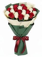Букет Микс из красных и белых роз в Павловичи