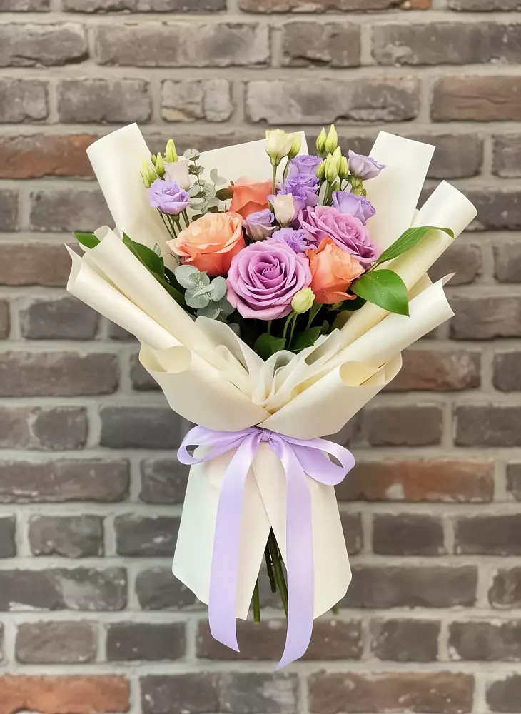 Букет цветов из: Лизиантусы и Розы в Павловичи