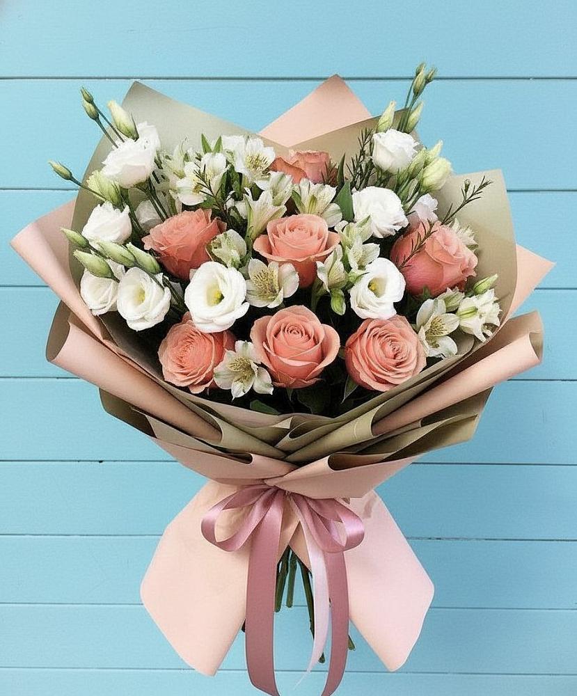 Букет цветов из: Розы, Альстромерии и Лизиантусы в Павловичи