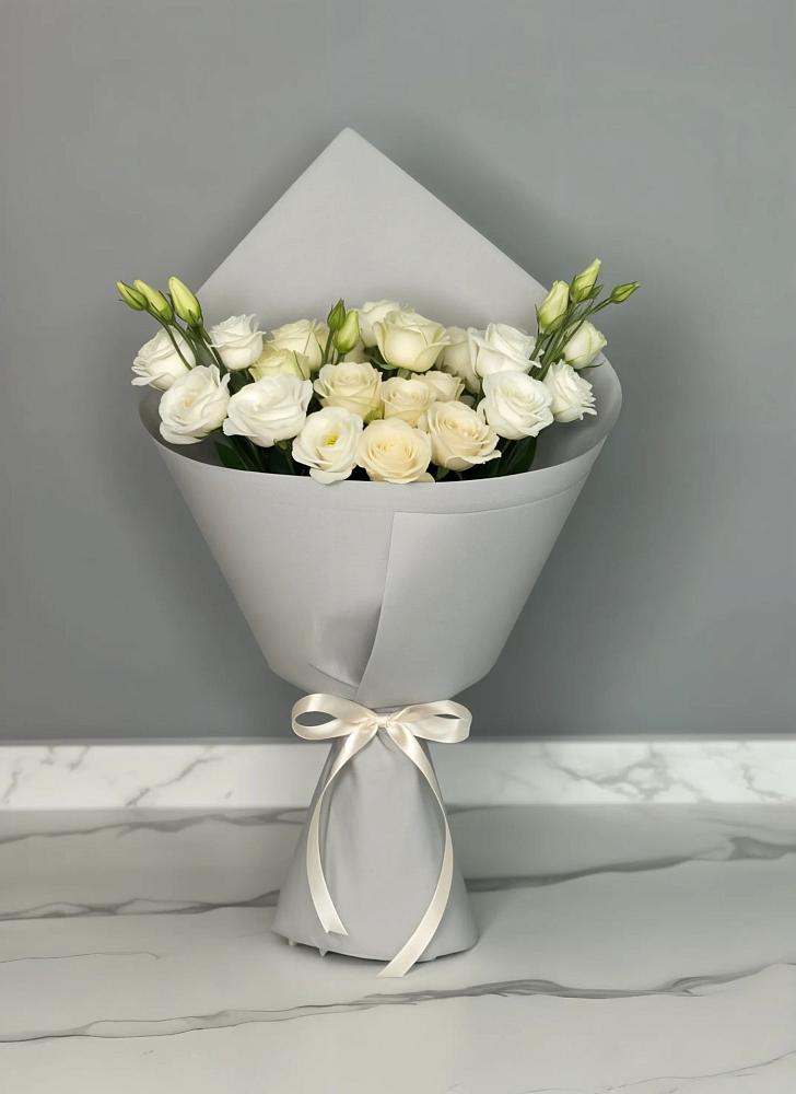 Букет цветов из: Розы и Лизиантусы в Павловичи