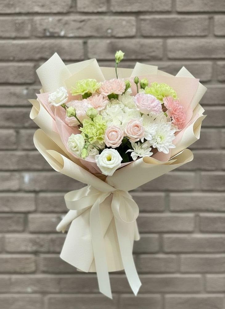 Букет цветов из: Гвоздики, Розы, Лизиантусы и Хризантемы в Павловичи