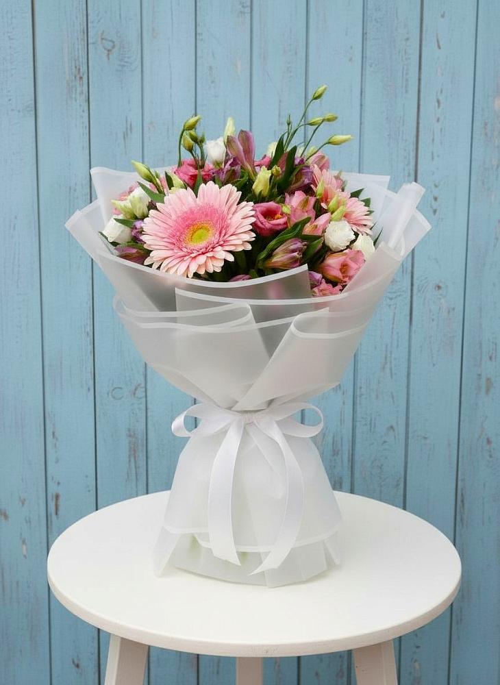 Букет цветов из: Герберы, Альстромерии и Лизиантусы в Павловичи