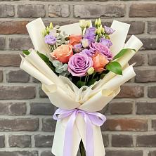 Букет цветов из:  Лизиантусы и Розы в Павловичи