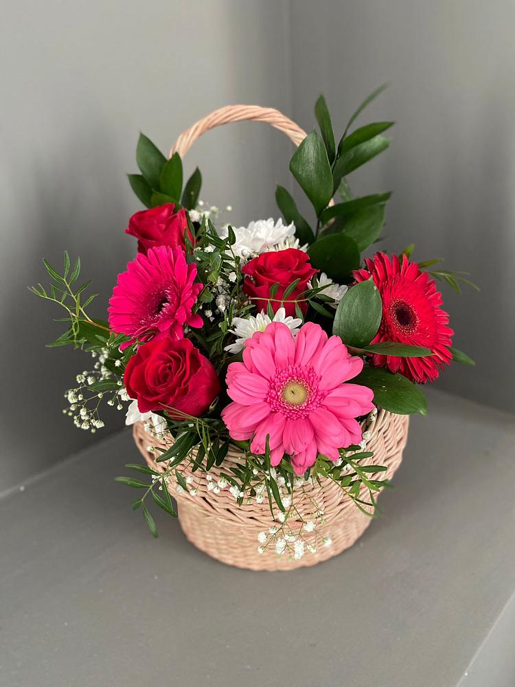 Цветочная композиция из Розы, Хризантемы и Герберы в корзине в Павловичи