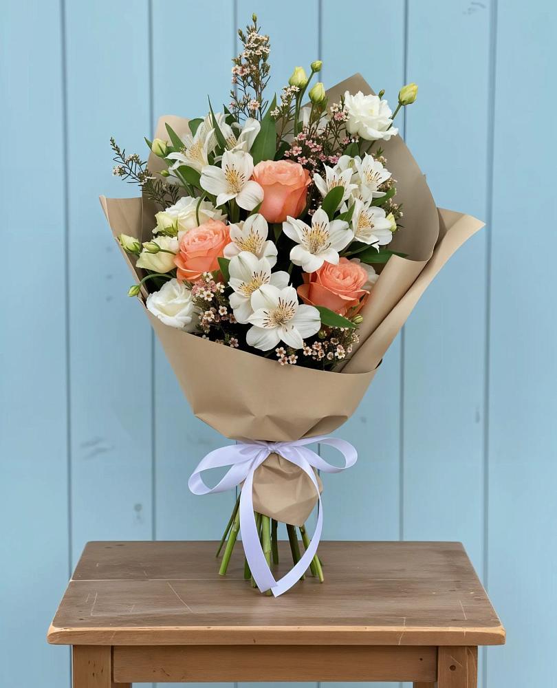 Букет цветов из: Альстромерии, Лизиантусы, Розы и Хризантемы в Павловичи