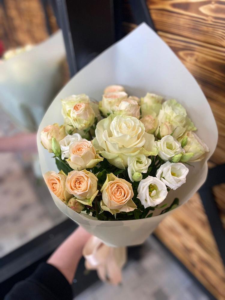 Букет цветов из: Розы и Лизиантусы в Павловичи